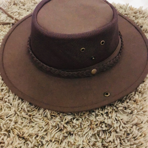 Safari Accessories - NWT Frontier Wide- Brim Hat in Chocolate.. S/M UPF 50+